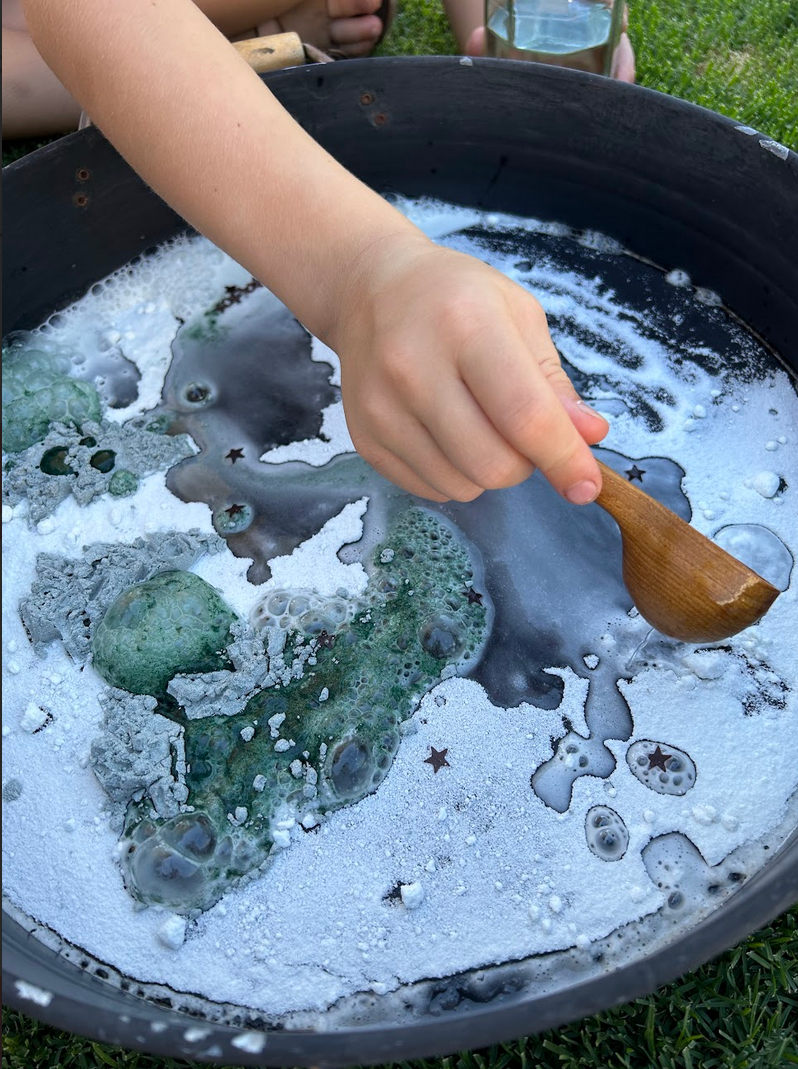 Eco Fizz and Paint Kit: sensory play, potions, painting and science experiments